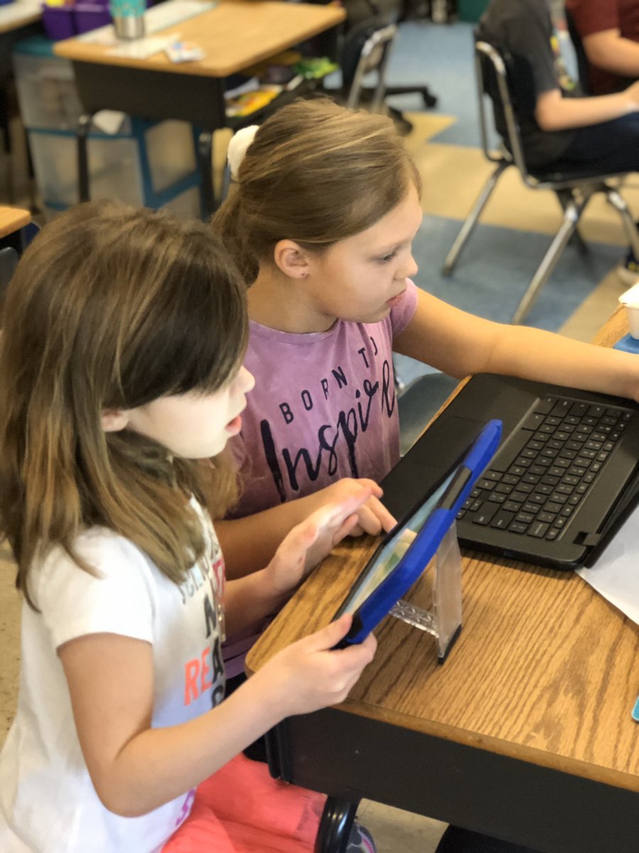 K_5_STEM_SAU57's tweet image. These two students are excellent at determining when to switch jobs while pair programming. It’s great to see second graders who are so considerate and collaborative. @Lancasterschool @PLTWorg @Sstlaurentteam8 #STEMschool #codingforallkids