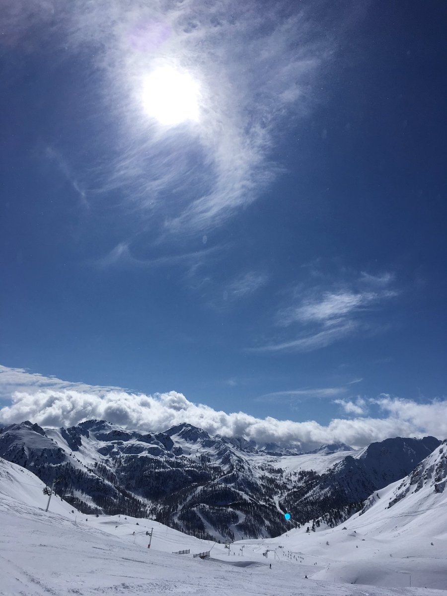 PPencelli's tweet photo. Perfect conditions for our last day on the slopes https://t.co/24eNd9dUv7
