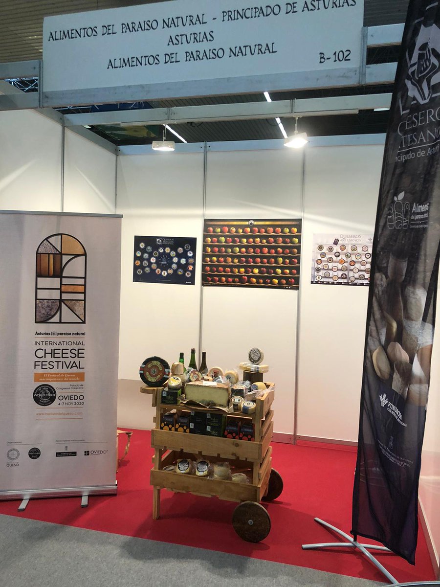 quesoasturias's tweet photo. El Carrin de Quesos ,de 40 Primaveres, esti añu esta muy viajeru, se acerco a Gustoko con una exposición de quesos y productos bajo la Marca Alimentos del Paraiso.
#Quesosdeautor #Quesosdop #Quesosigp #Artesanos
#Alimentosdelparaiso #MarcaAsturias https://t.co/mDXd8CKzvo