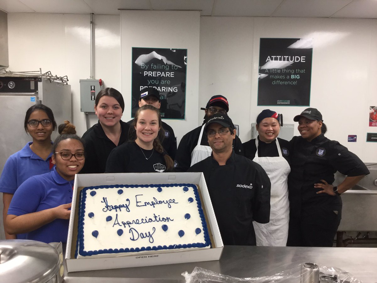 SUNYPolyDining's tweet photo. We’d like to thank our great retail team as well! Thanks to everyone for your stellar service. #thankstothem #sunypoly #polydining https://t.co/nMUui9A2I0