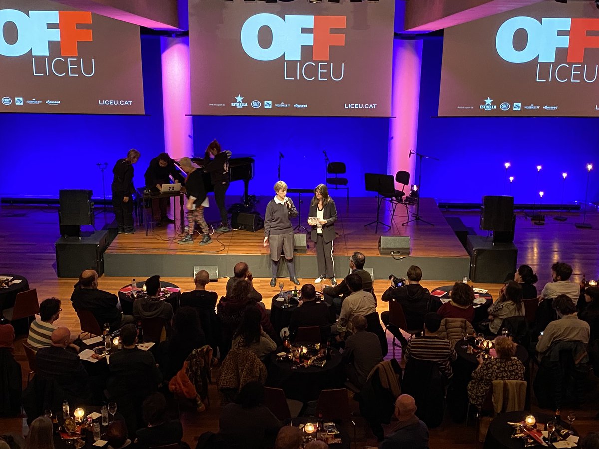 Liceu_cat's tweet photo. Primer #OFFLiceu de la temporada en marxa! Amb el suport de @EstrellaDammCat @frit_ravich @illycaffe @MistinguettSW i #uhouseed 👏🏻👏🏻👏🏻 https://t.co/n6dNrh1nM4