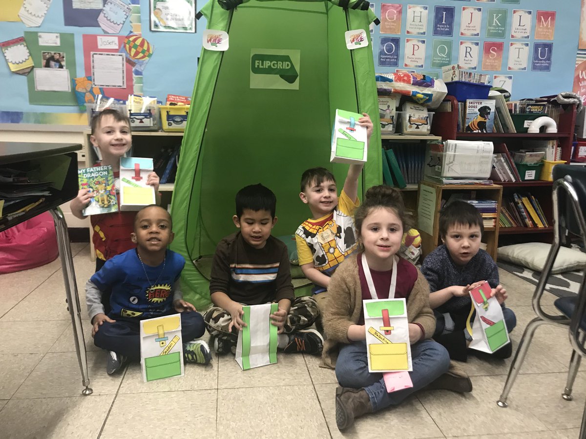 Voorhees kindergarten students create backpacks to go on a journey with Elmer for our One School, One Book extravaganza! ⁦@VoorheesPrin⁩ ⁦@OBLombardi⁩