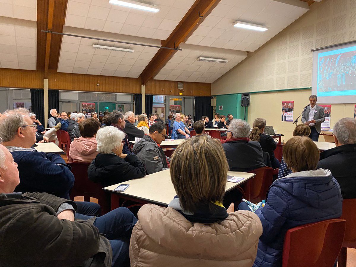 StIbarra's tweet photo. Beaucoup de monde ce soir à la maison de quartier de St André d’Ornay pour la présentation du programme et de l’équipe de notre liste «Engageons-nous La Roche-sur-Yon». 

Merci aux Yonnaises et aux Yonnais pour leur présence et leur soutien ! 

En route vers la victoire ! 
#LRSY https://t.co/o8Soo32rGy