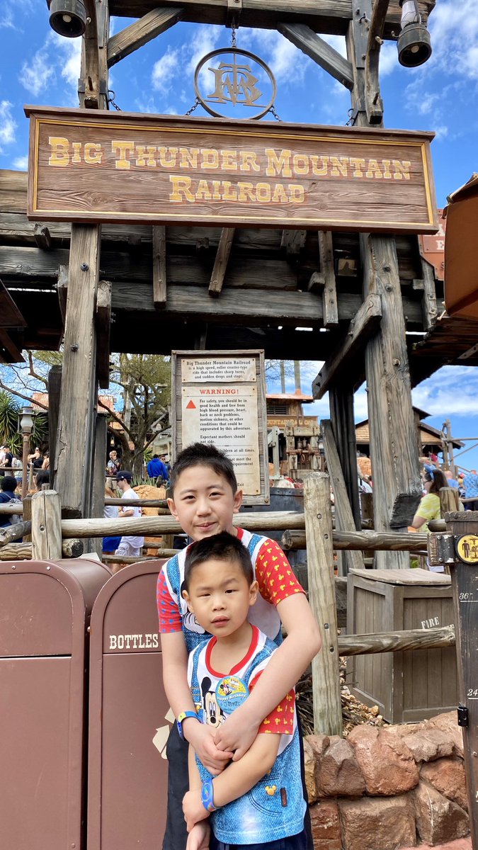 gvolution's tweet image. 3 mountain rides challenge done. Plus the added bonus of Seven Dwarves Mine Trains #bigthrills thanks for the tips AJ @DisneyFoodBlog