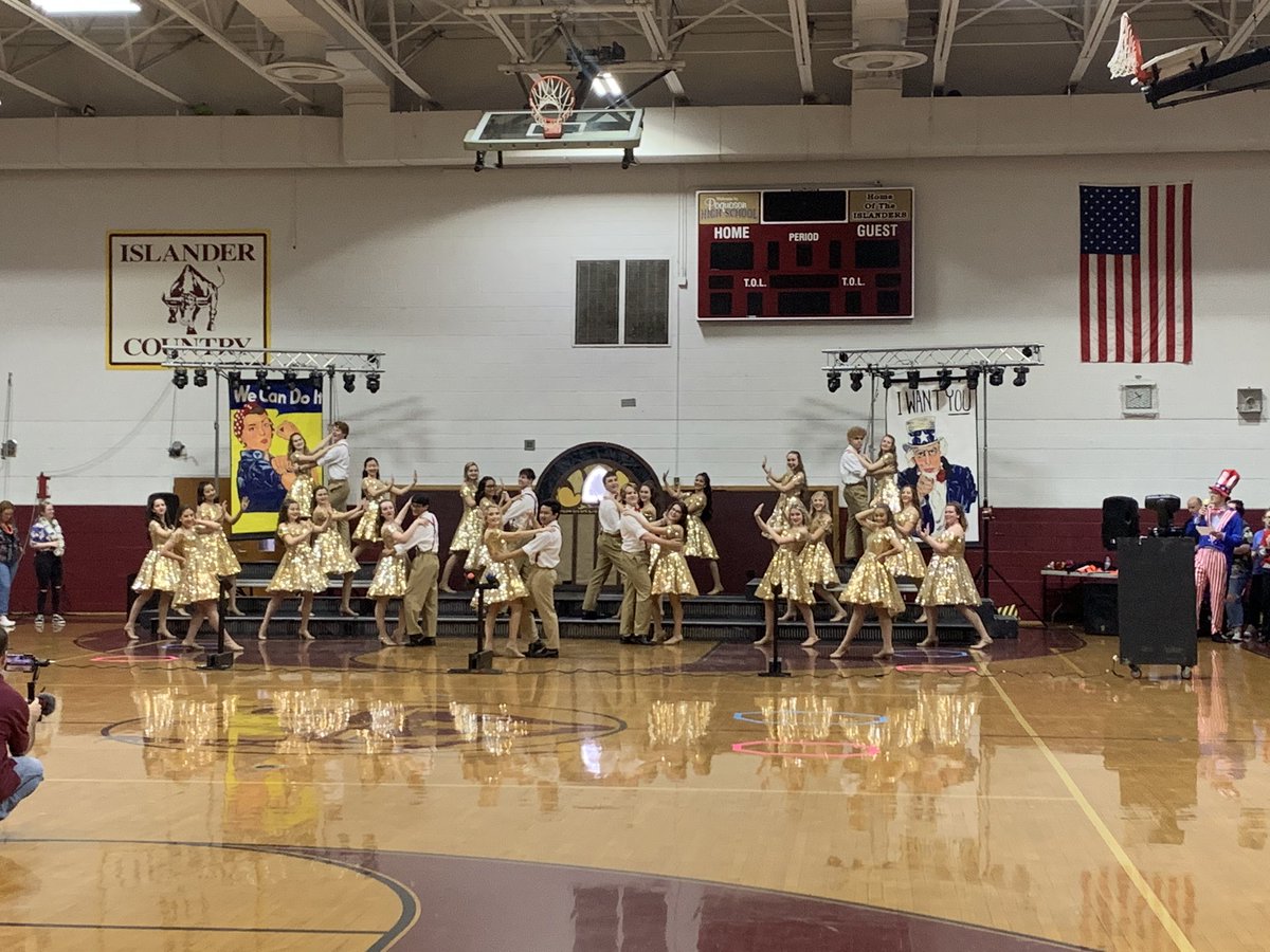 ShellyCihak's tweet photo. Awesome pep rally today @PoquosonHS - Great job by our SCA for organizing a fun event to bring our school together! https://t.co/UfRSufyIUe