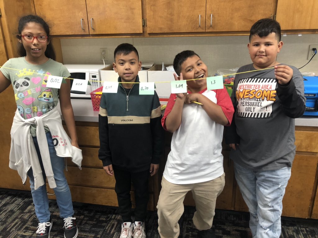 floresama16's tweet photo. Creating number lines to order and compare decimals @CasaLomaSchool https://t.co/zBZOlSaqUg