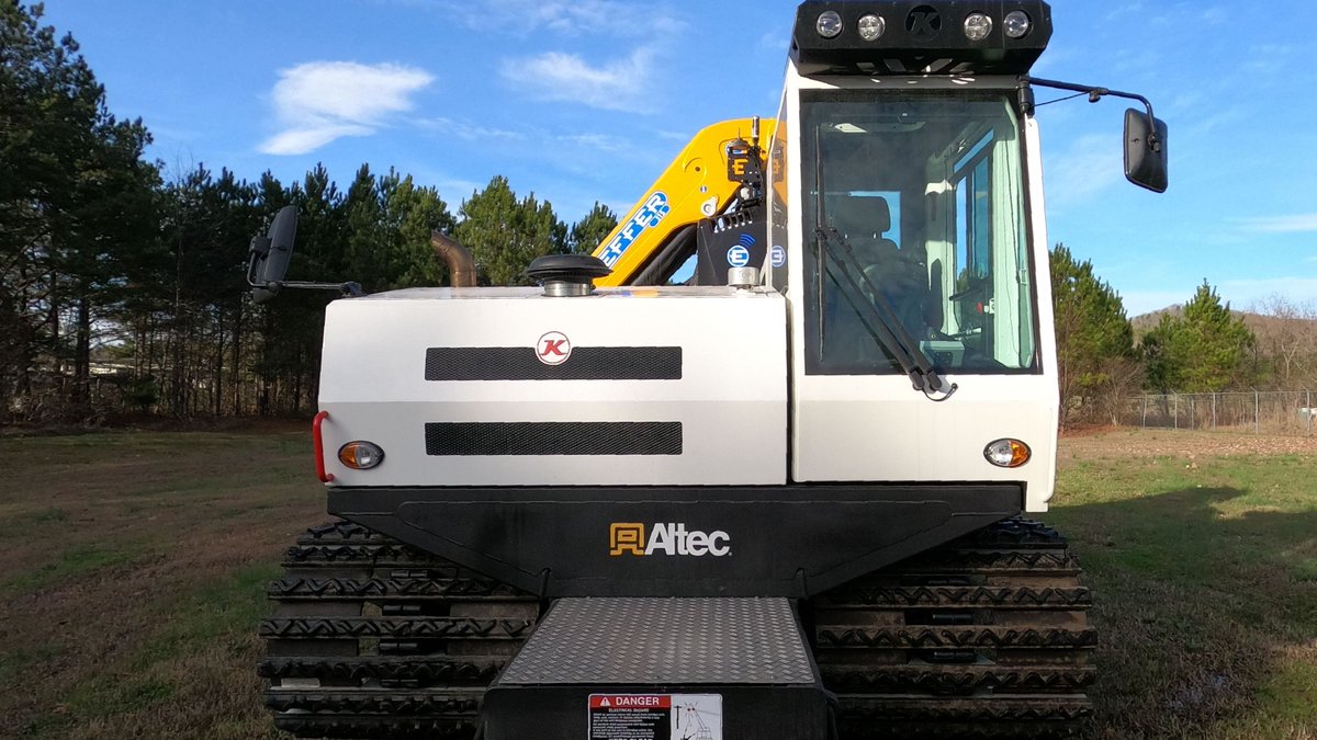 You know what day it is! Front-end Friday! #Powerbully #frontendfriday #heavyequipment