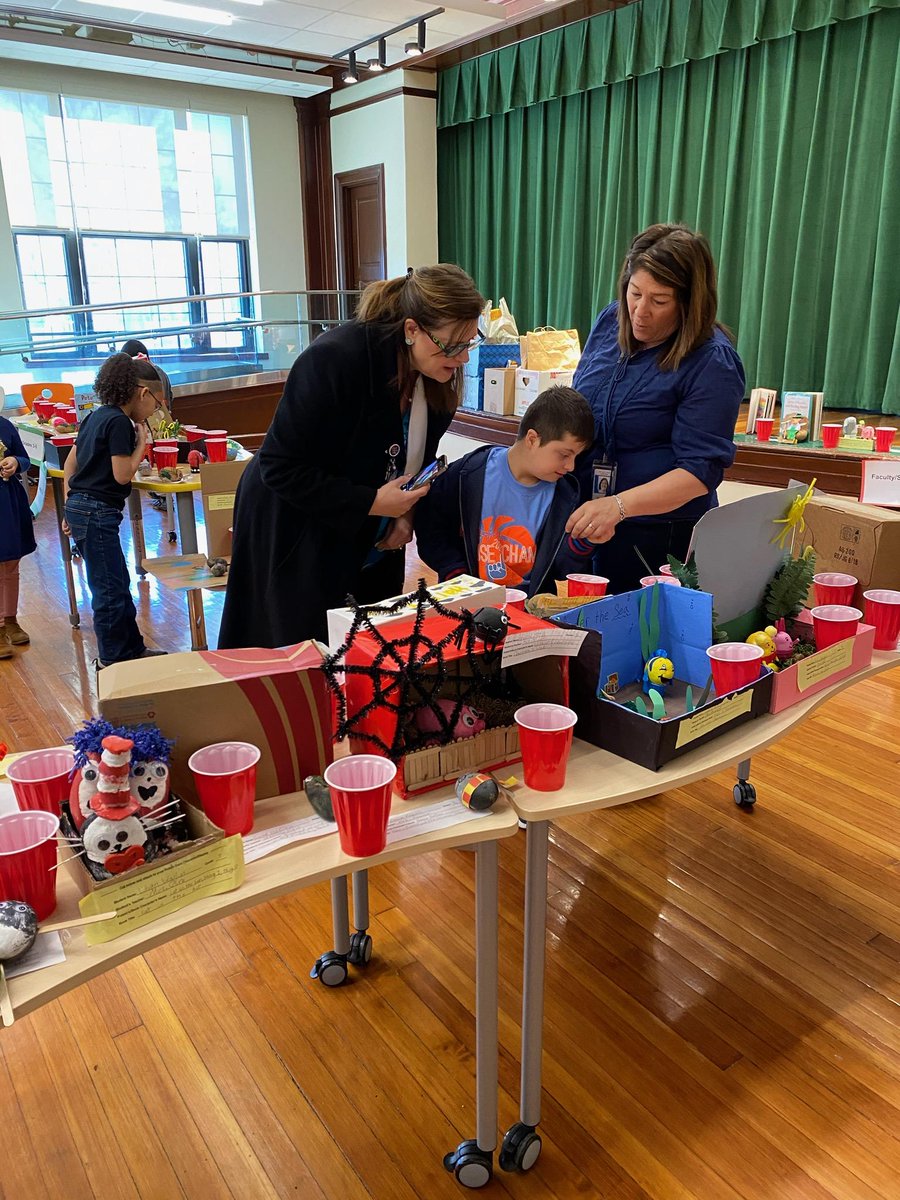 MoniqueJacob1's tweet photo. Our superintendent, Dr Cheryl McWilliams, stopped by Nathanael Greene today to vote on the best potato literary character. Thank you for your support Dr McWilliams! https://t.co/OCW4RvVmYO