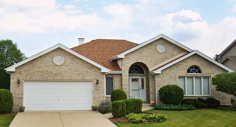 naper_roofing's tweet photo. @CertainTeed Landmark shingles in the color Resawn Shake that we installed on a home in Woodridge, IL
#roofing #shingles #homeimprovement https://t.co/1cXAHAGWlI