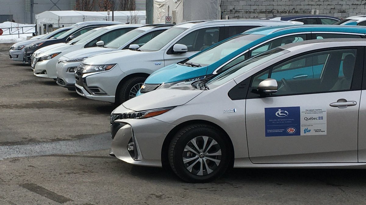 CAA_Quebec's tweet photo. Envie de voir comment se comporte un #VÉ en hiver? Venez au @salonautoqc essayer gratuitement l’un des 10 modèles qu’on vous propose. Détails: https://t.co/MbqctcXjqv https://t.co/ft5XAt3jx1