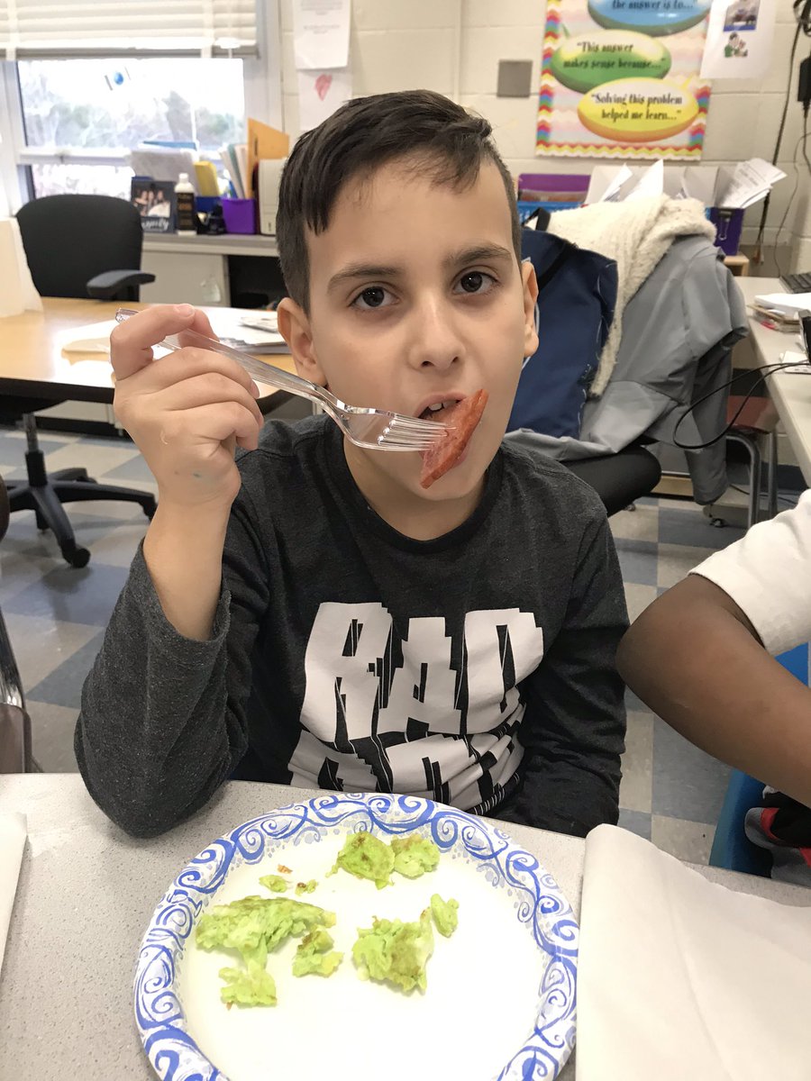 Mrs_HollandOP's tweet photo. Cooking up some green eggs and ham for #ReadAcrossAmericaWeek #CookingWithKern https://t.co/btxa5usSec