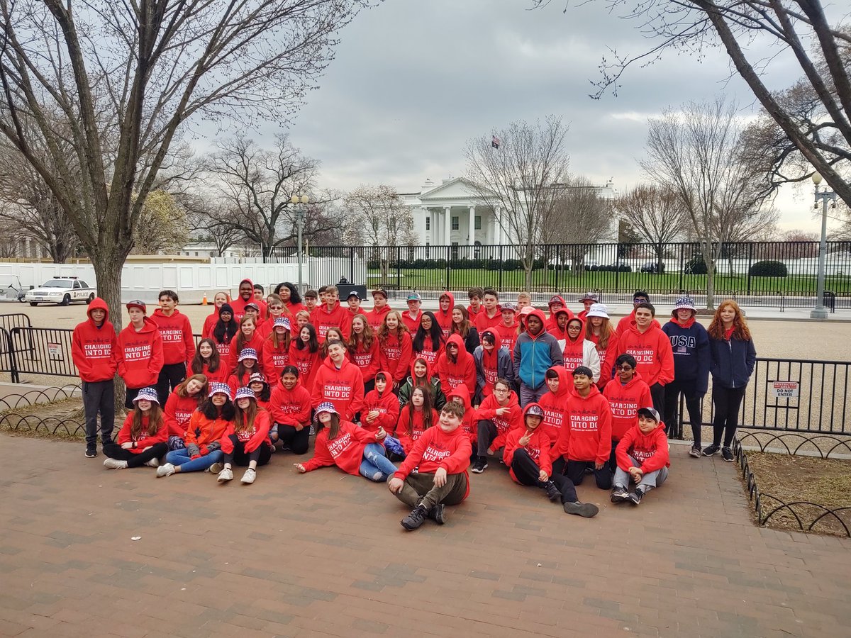smorey77's tweet photo. Great 8th-grade trip to DC! @AFMSChargers #chargingintoDC https://t.co/HiBLB2uupI