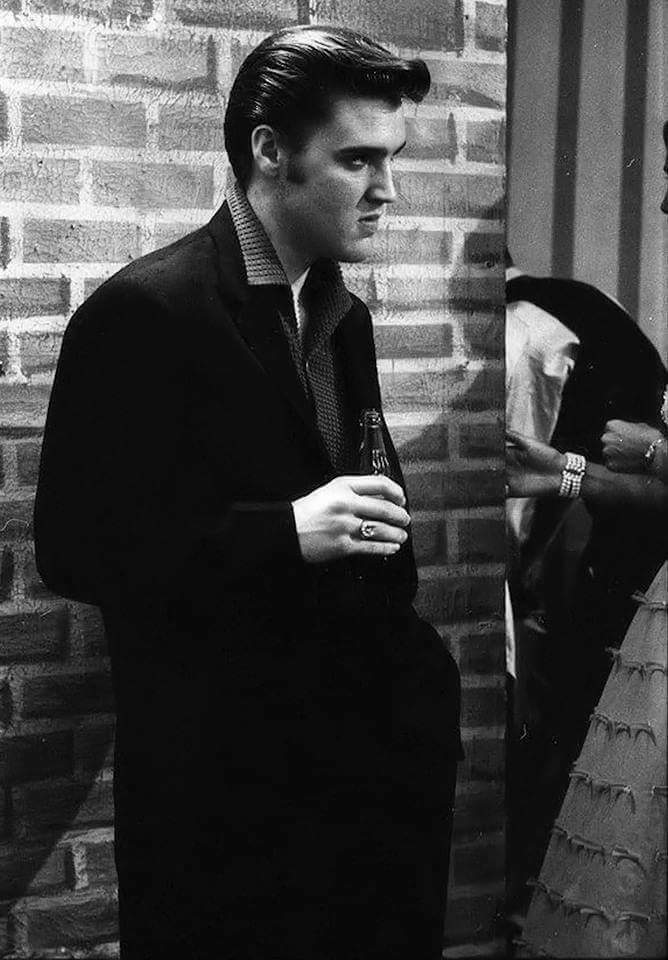 AboutElvis's tweet photo. #Elvis #ElvisPresley #Elvistheking #ElvisHistory #Elvis2020 https://t.co/R9SiWAJoJ2