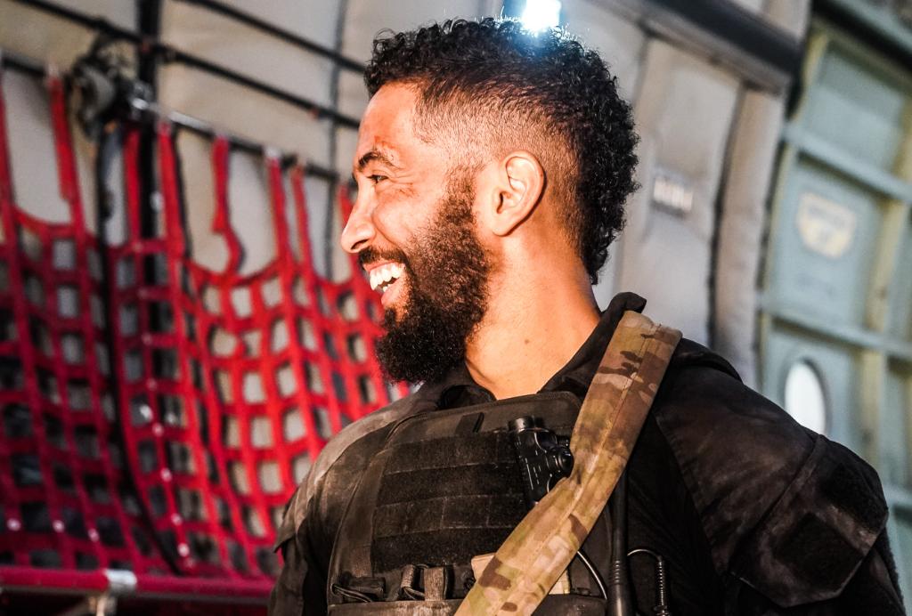 SEALTeam_pplus's tweet photo. Something to smile about every day when you have a brotherhood this strong 💪. #SEALTeam https://t.co/gHW7y4cbC8
