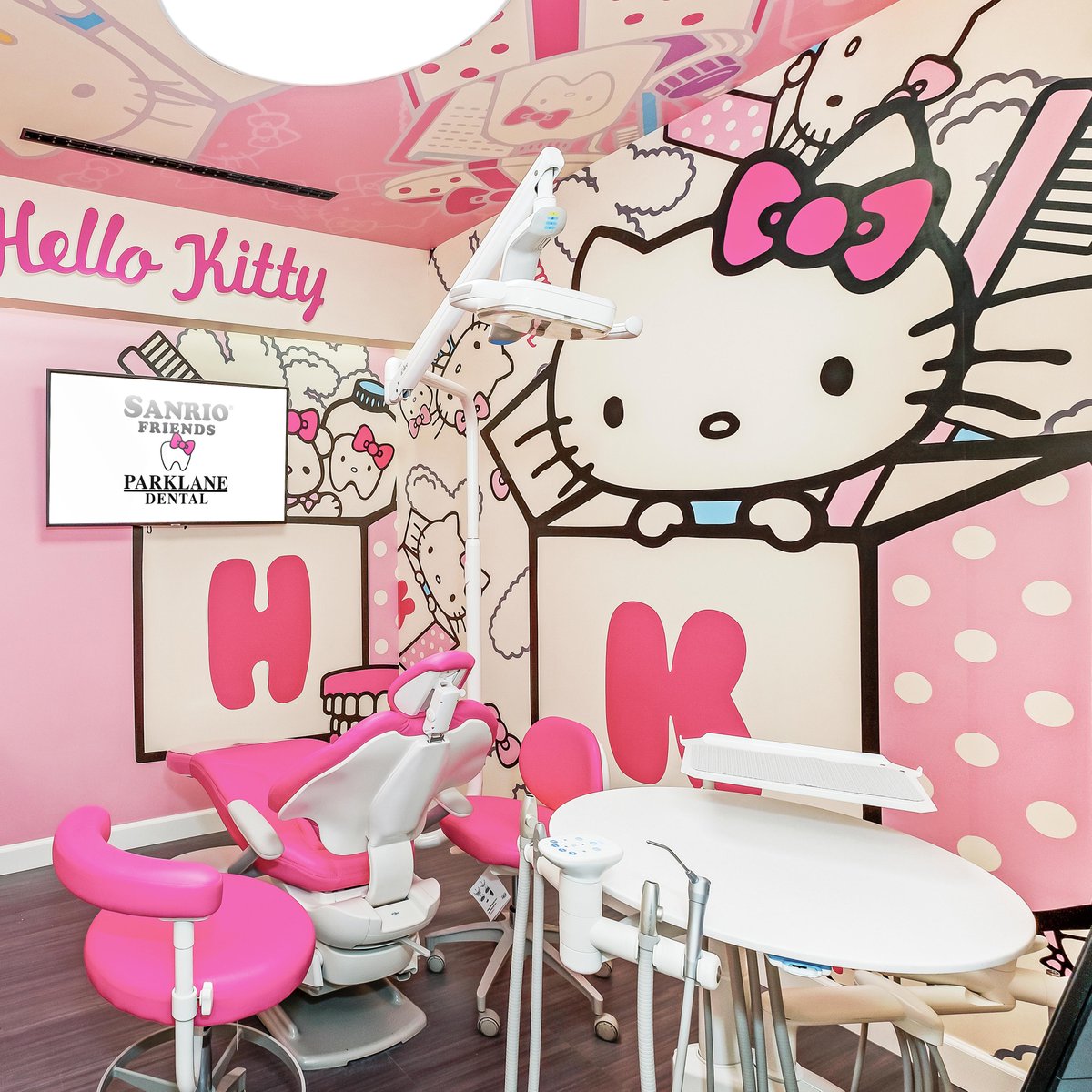 hellokitty's tweet photo. All smiles for #NationalDentistDay! Experience this supercute #HelloKitty-themed room only at Parklane Dental. Adults and children welcome! 🦷✨ https://t.co/W7dodbh7OA