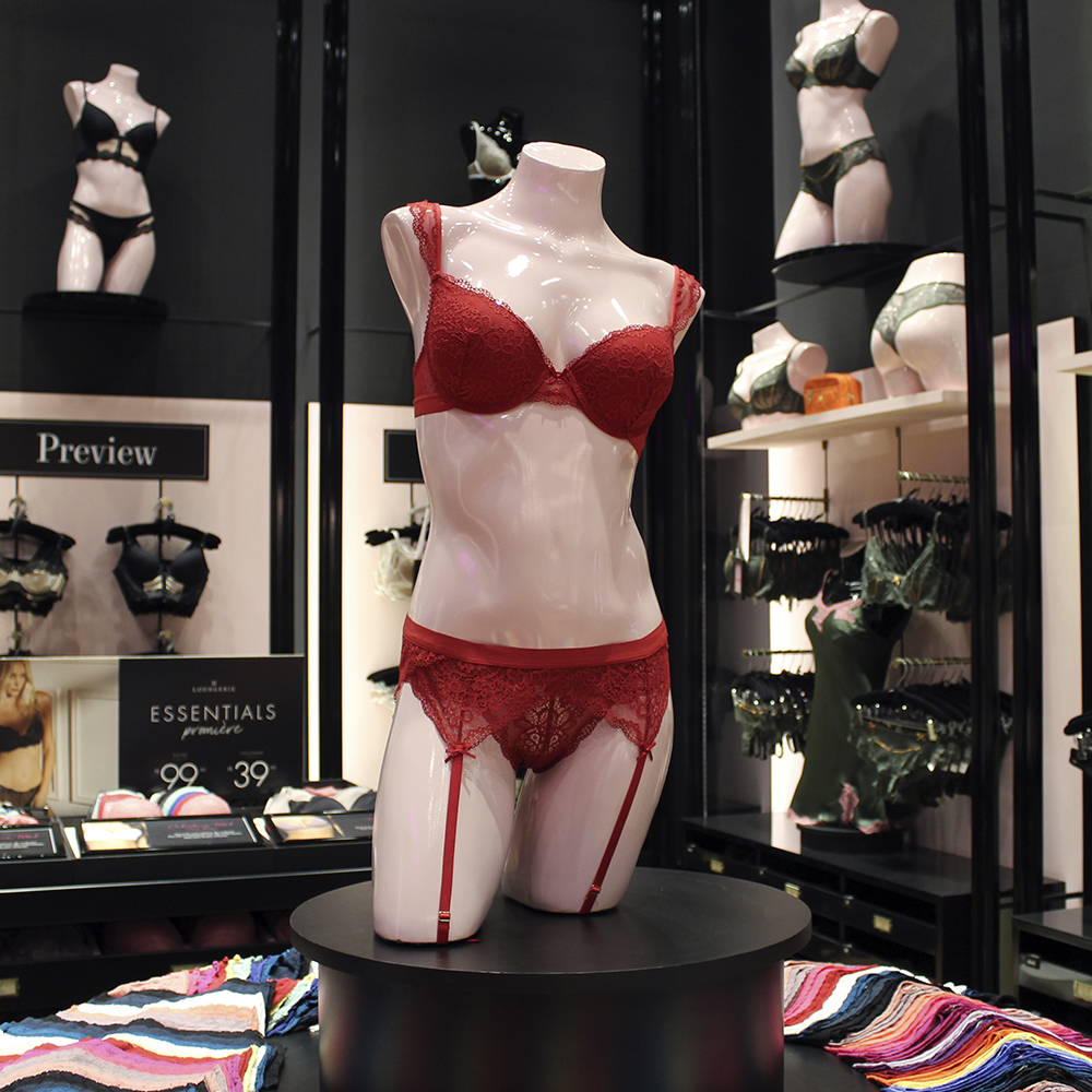 ShopMetropole's tweet photo. Presenteie uma mulher incrível neste dia tão especial! 💋 Aqui na #Lougerie do #ShoppingMetrópole você encontra dicas incríveis para arrasar no presente. 😍✨Venha, confira, e deixe-a feliz com uma beleza surpresa!💗 https://t.co/McLclng7bG