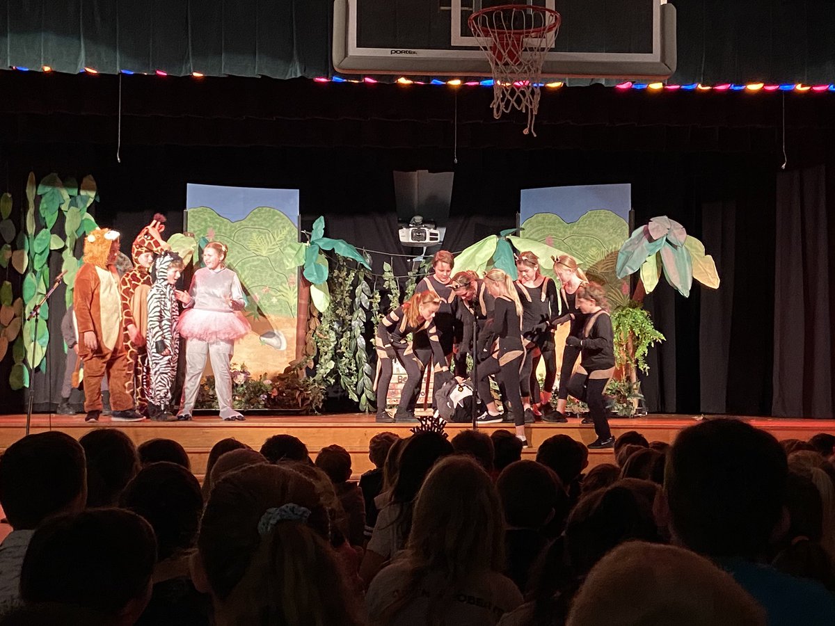 MrsMarchFC's tweet photo. Can’t wait to see the excellent performance of French Creek Drama Club’s Madagascar, Jr. this weekend!! What a talented bunch of kiddos! 😊 Check it out tonight and tomorrow at 7 pm! #WhatMakesFCSpecial @OwenJRobertsFC https://t.co/IibP7jYuTJ
