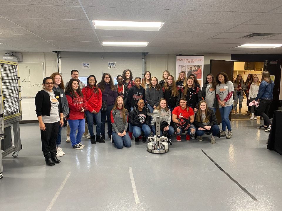 WomeninTechBGSU's tweet photo. We had a BLAST showing potential  #WomenInTECH high schoolers the best of @bgcollegeoftech !! 🧡⚙️ Thank you to everyone who joined us today!! https://t.co/sJ9weSEEjy