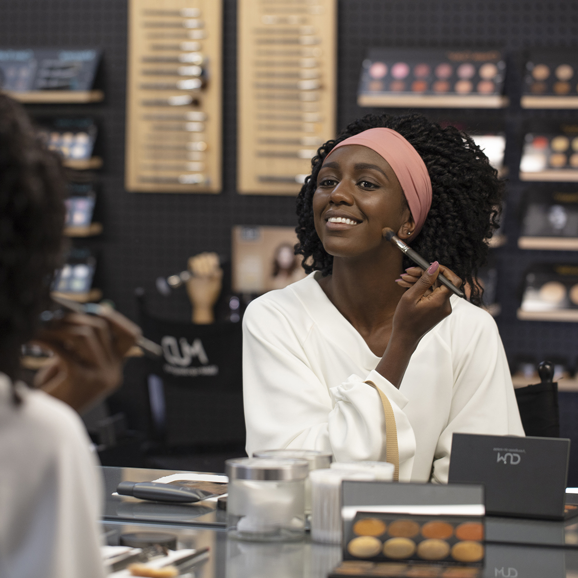 mudschools's tweet image. Students in MUD's Fashion Make-up Artistry Program develop their skills by creating looks on models &amp;amp; building their own professional photo portfolios as part of the program! Request a free catalog to learn how to create your path to a career in #makeup: mud.edu/admissions/req…