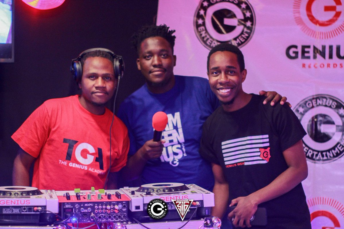 Hanging out with <a href="/HypeOla/">The Experience</a> and <a href="/djcarian/">Geniusdj™</a> at #Club316