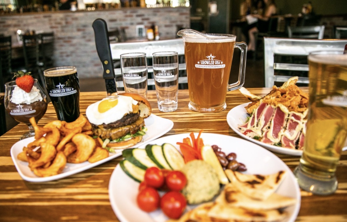 Growlerusa_pdx's tweet photo. Welcome to the weekend! Come enjoy a cold beer and tasty food! #TrueToTheBrew #CraftBeer #100Taps https://t.co/7cVpielNen