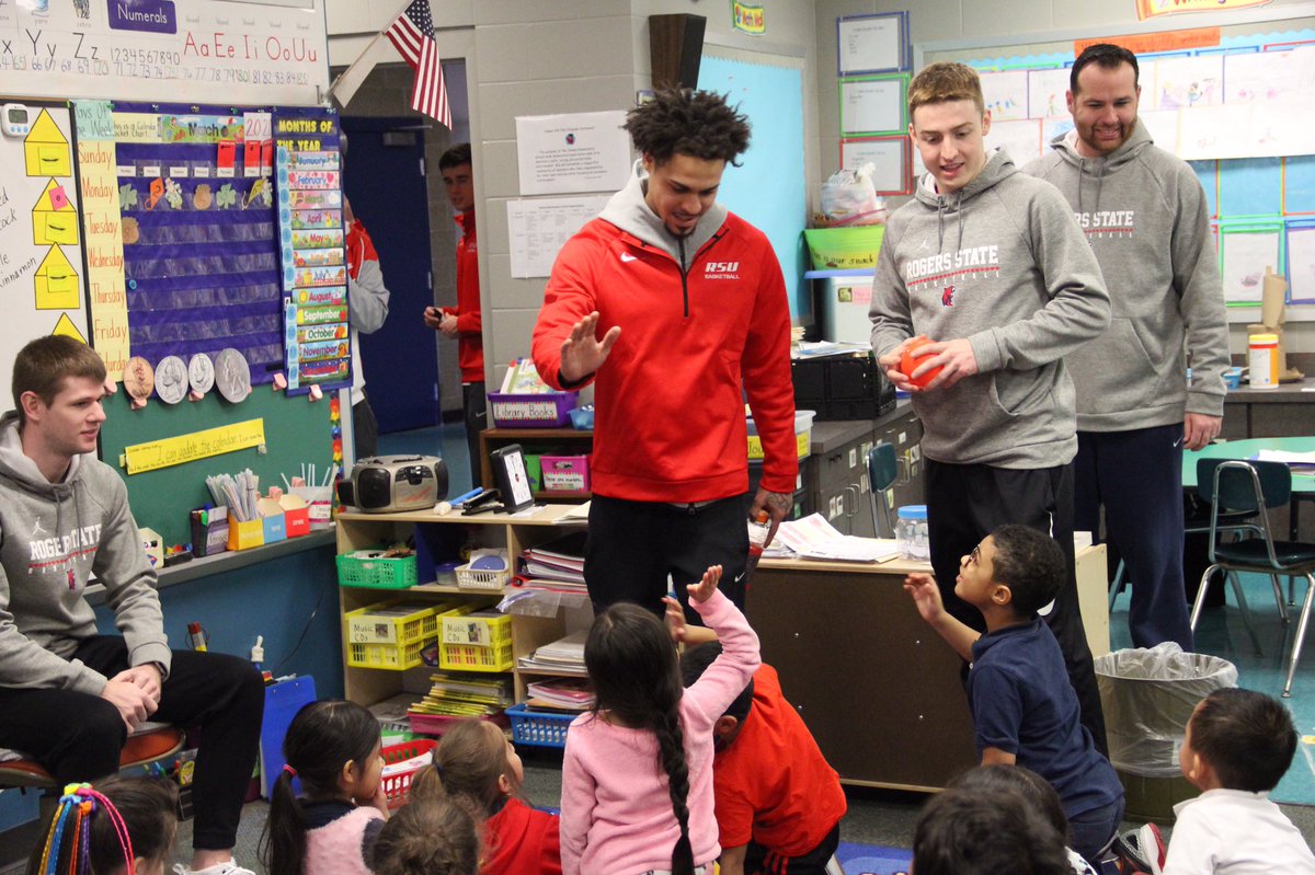 The Rogers State Men’s Basketball team took some time out of their morning to work with the students at James Elementary in Kansas City!! #HillcatNation #ANewStandard #GivingBack #MIAAmadness <a href="/TheMIAA/">The MIAA</a>