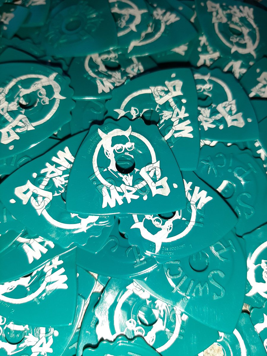 SwitchPick's tweet photo. @CharvelGuitars New batch of Aceatal Switchpicks for Mr. G https://t.co/sZpQUyv0Fq