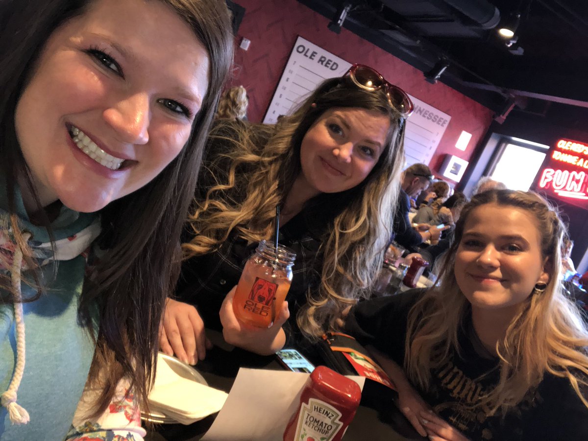 amberolivia2015's tweet photo. Happy Birthday Aubrey! #oldrednashville https://t.co/0m1Hka7esP