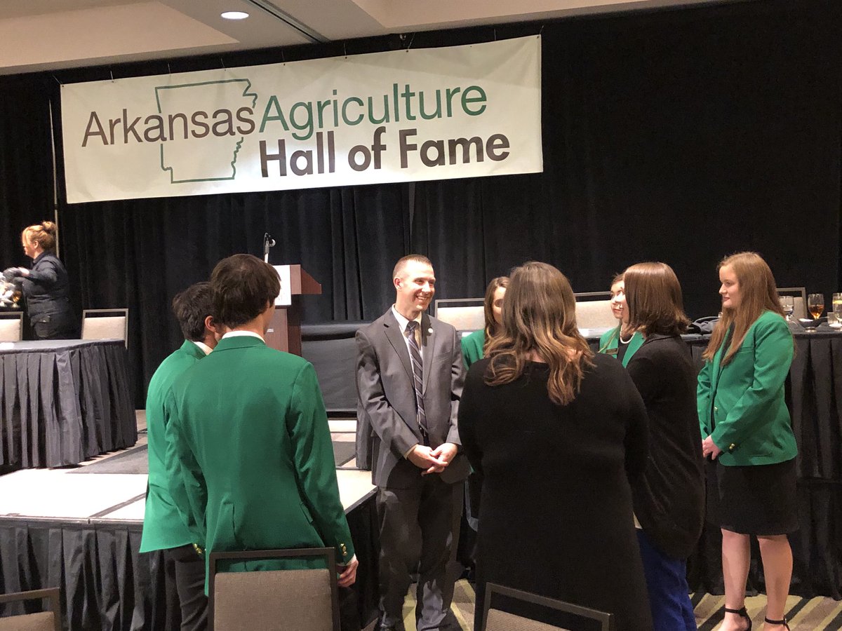 AgWriterArk's tweet photo. .@ARDeptofAgricul Secretary Wes Ward with @Arkansas4H State Officers at #AAHOF2020 https://t.co/nLp6482Rki