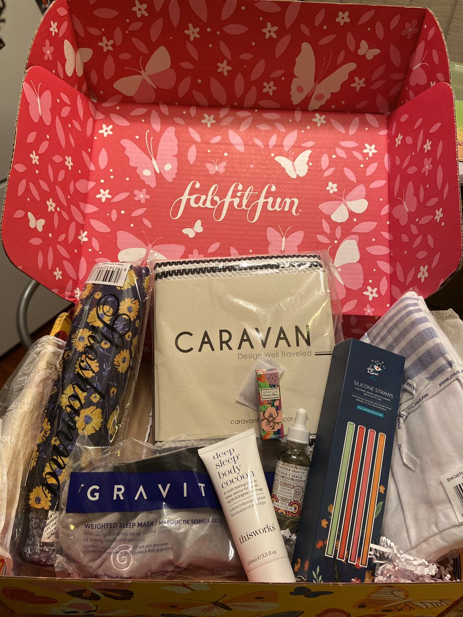 KJadzy's tweet image. Yay got my spring @FabFitFun box 🧚🏼‍♀️💕 #fabfitfunbox