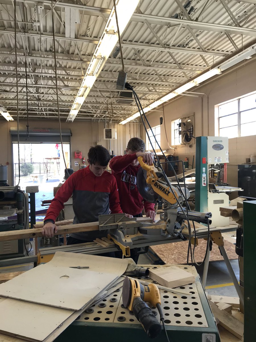 GarnerCandy's tweet photo. The βTINY Houseβ project is looking good with students working hard on this beautiful day!! Thank you Jeff McKinney and Jamie White for leading our students in the Center of Technology! You are AWESOME!π #HCSSTEAM #HCSSLI https://t.co/ebrjnHTQ1D