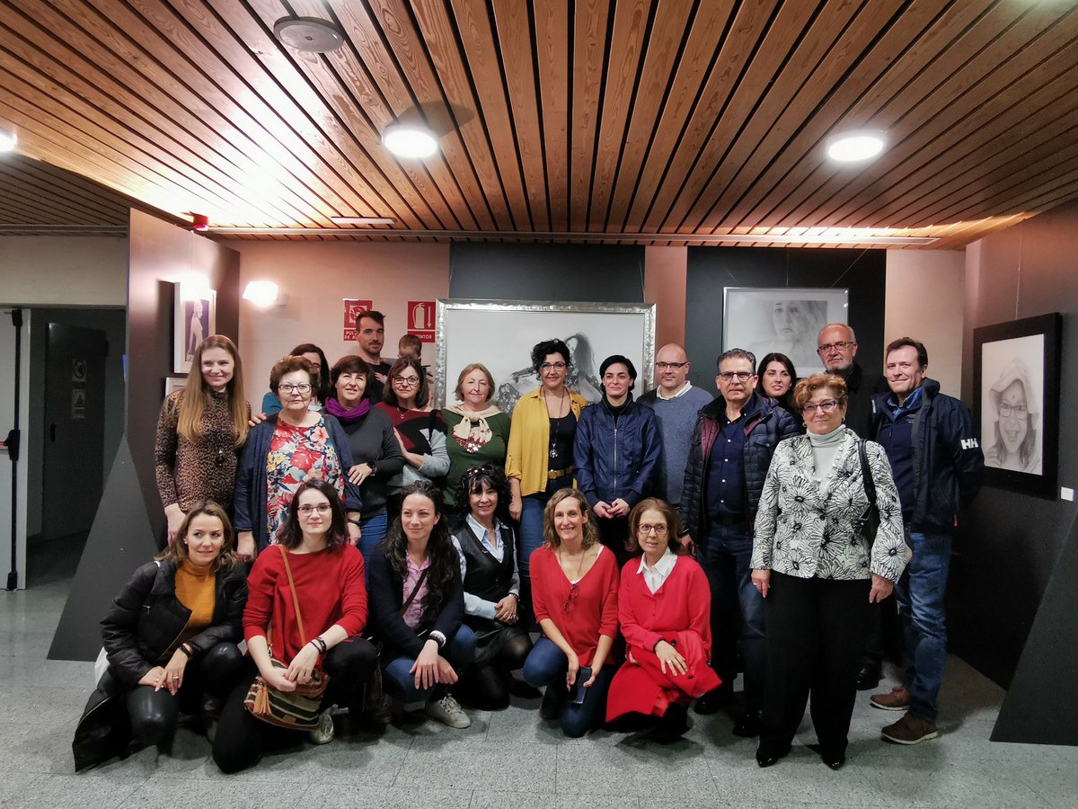 Arroyomolinos's tweet photo. 🖌️Inauguramos la programación del #8M2020Arroyomolinos con la exposición "Son Mujeres".
Maravillosas obras de toda la Asociación Proyecto Arte donde el cariño y la profesionalidad se pueden ver en cada uno de los lienzos. https://t.co/vLqY4E6lP7