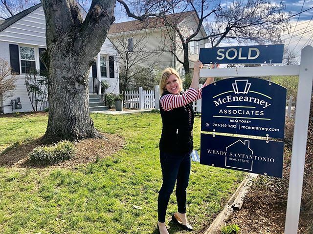 Congratulations to my client who sold her #alexandriava house today! Wishing her much happiness as she embarks on the next chapter, and I hope the new owners love their charming new home for years to come!🏡
#mcenearneyassociates #mcenearneyalexandria… ift.tt/2uWxRmW