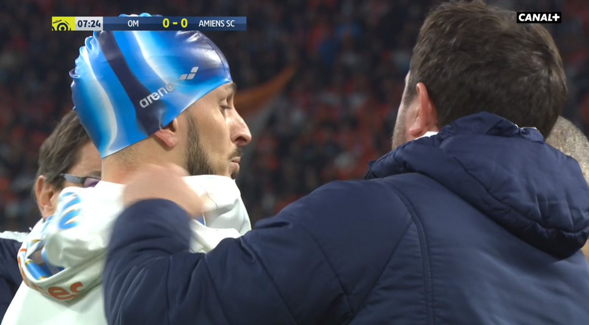 Benedetto doit porter un bonnet de bain suite à sa blessure à la tête ! #teamOM #OMASC
