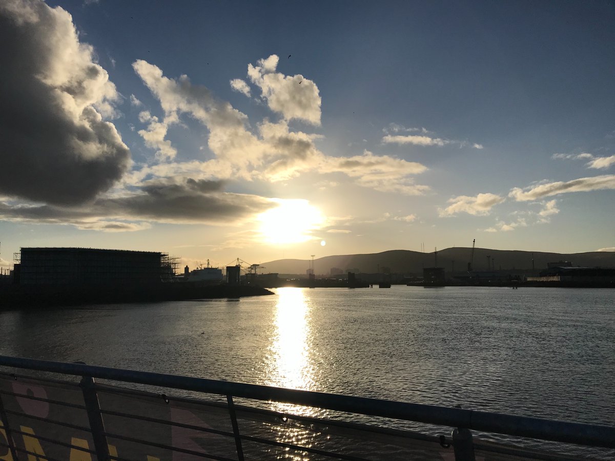 karenhall2020's tweet photo. Beautiful evening for a run - so lucky to have this view on doorstep @CatalystNI_ #fridayrunclub https://t.co/JtPoKD753k