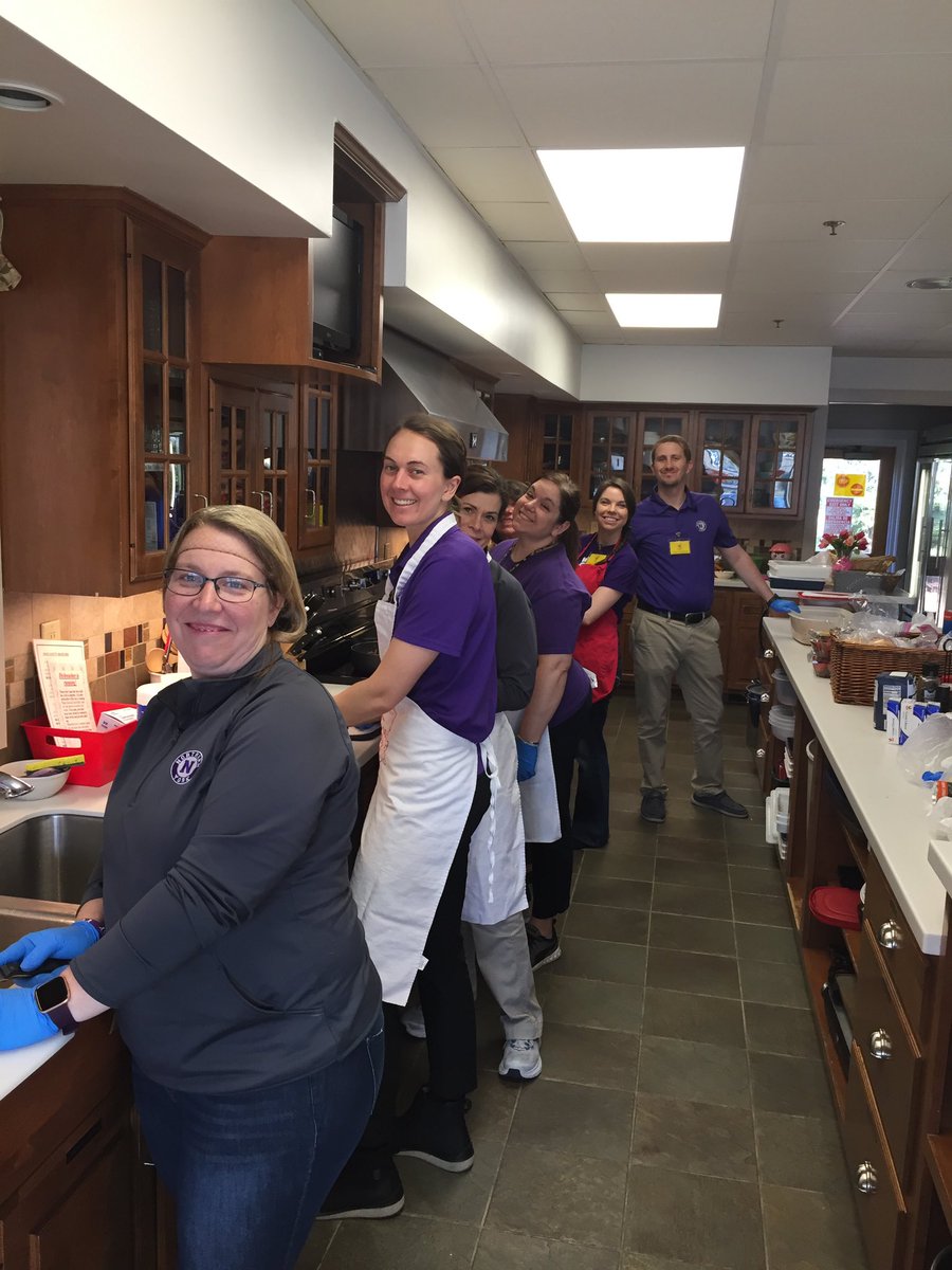 NMS_PolarBears's tweet image. Last night, several NMS staff cooked &amp;amp; served dinner at @RMHC in Hershey. Special thanks to @FACSnms  for leading us in the kitchen. #TeamNorthern #GabbyStrong