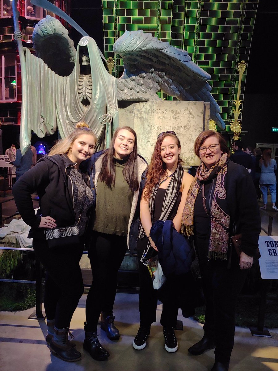 Elizabeth Meade tweet media