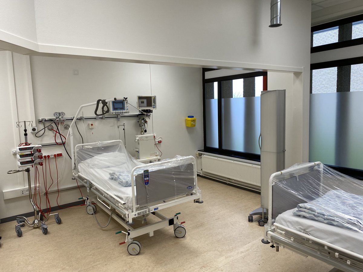 Stolt og imponeret over et stærkt samarbejde på <a href="/AalborgUH/">Aalborg Universitetshospital</a> . Resultatet er på rekordtid, en klar epidemibygning til <a href="/COVID19/">Corona</a> patienter. Fremskudt testområde, sengeafsnit og intensiv afdeling står klar.