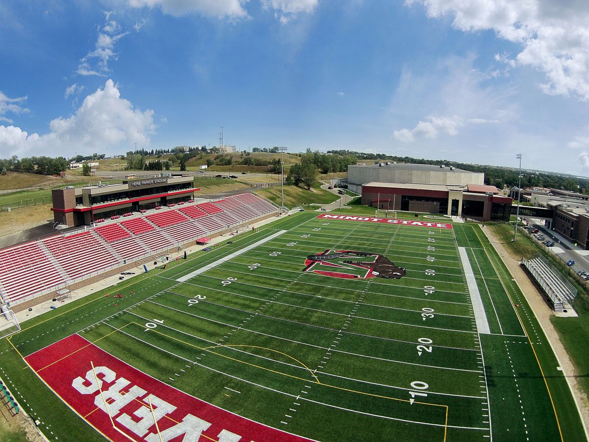 erik_ap22's tweet photo. After a great visit and a generous D2 scholarship offer I’m excited to announce that I will be continuing my education and playing football at Minot State University!!! #BuildTheDam @ZacCunha_16 @MikeAldrich @CoachLaDage @MSUBeaversFB @yubacityFB https://t.co/sjKtagUpuZ