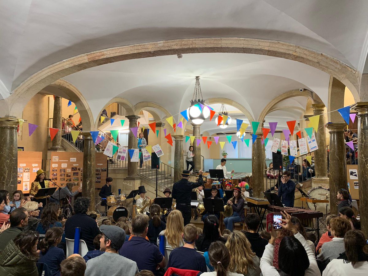 bibliotgn's tweet photo. 🎼 Dijous una nova representació de 'Hornland Circus' a la Sala infantil dins els actes del 10è aniversari del cicle 'Al compàs dels contes'. 🎶📗 Sumant esforços Biblioteca 🤝 @CMTarragona, dins la programació del Festival #JaVeus #AlCompàsContes https://t.co/woux96HttL