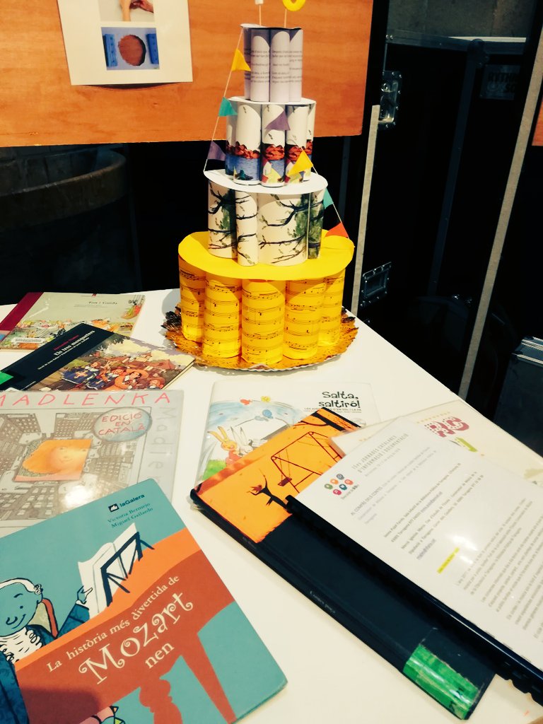bibliotgn's tweet photo. 🎼 Dijous una nova representació de 'Hornland Circus' a la Sala infantil dins els actes del 10è aniversari del cicle 'Al compàs dels contes'. 🎶📗 Sumant esforços Biblioteca 🤝 @CMTarragona, dins la programació del Festival #JaVeus #AlCompàsContes https://t.co/woux96HttL