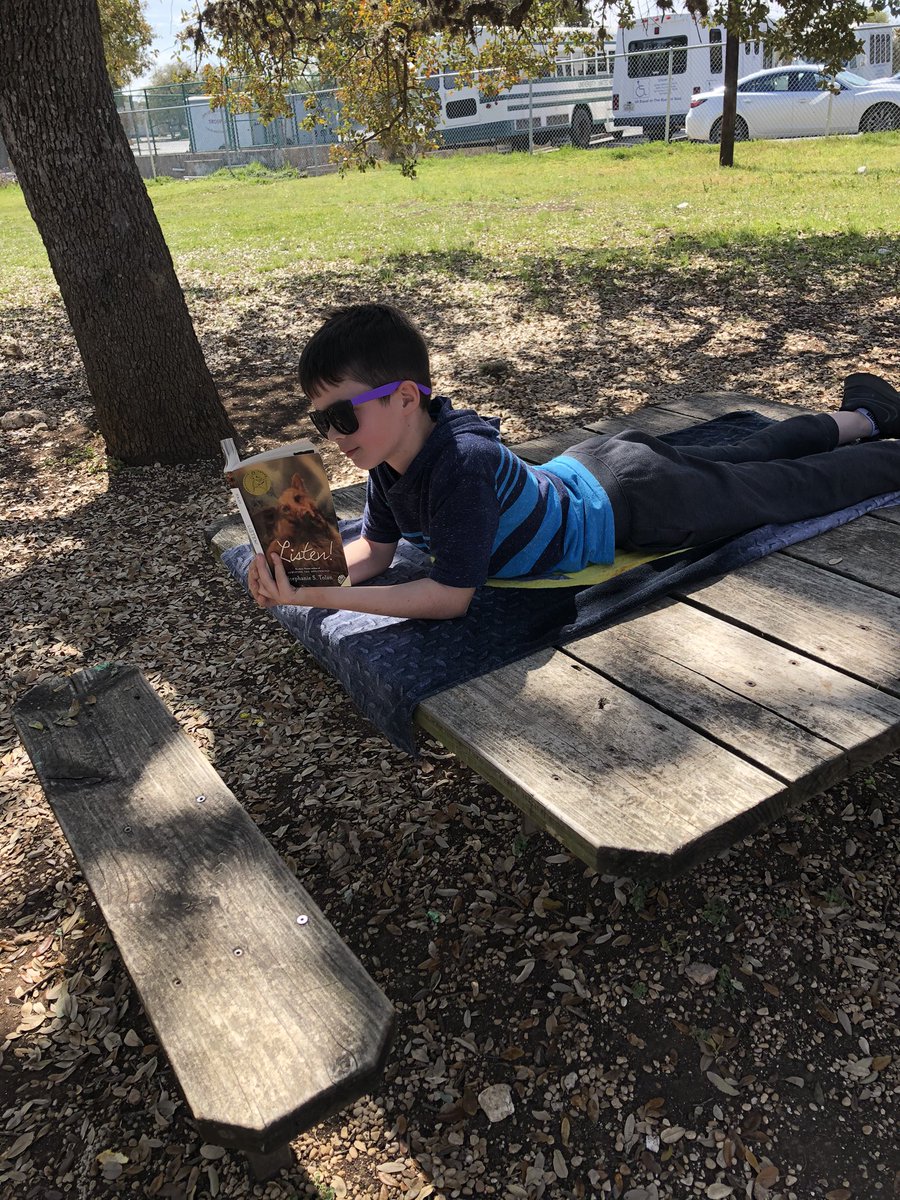 akright_simon's tweet photo. Wrapping up a fun #ReadAcrossAmericaWeek with a little sunshine and a good book! ☀️ 📚 #LockeHillLegends #LockeHillAmerica https://t.co/IXTVtqscoz