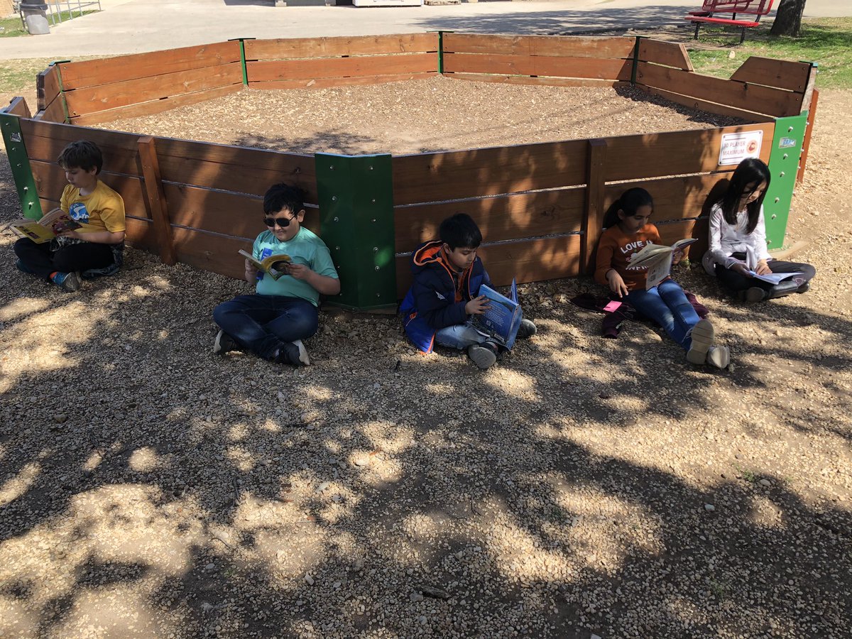akright_simon's tweet photo. Wrapping up a fun #ReadAcrossAmericaWeek with a little sunshine and a good book! ☀️ 📚 #LockeHillLegends #LockeHillAmerica https://t.co/IXTVtqscoz