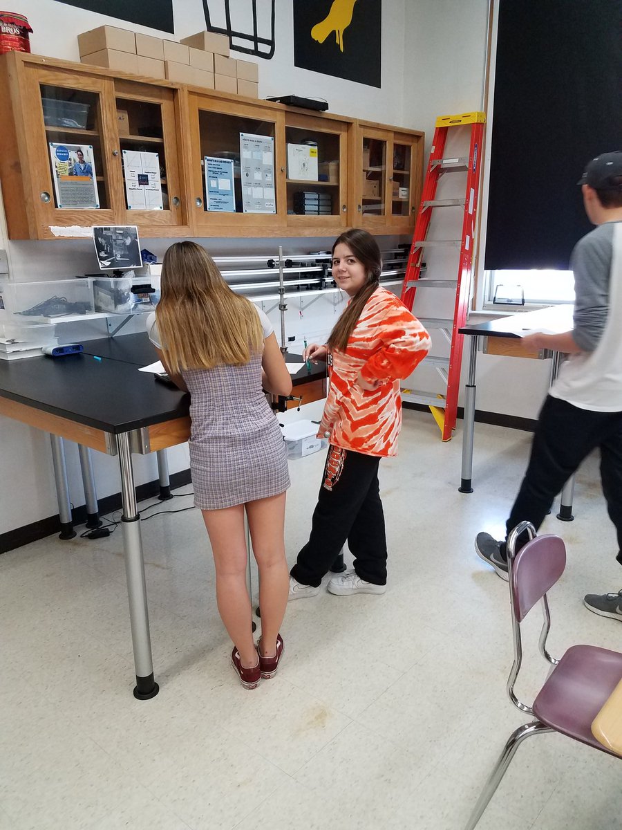 LhsDawson's tweet photo. Friday Physics Challenge - Design and construct a simple pendulum that will swing 6 times in exactly 7.6 sec.  Oh yeah, and you can't test it before it gets graded.  You have to trust your design.  They nailed it all day long! #LVilleHIIT #D128DARING https://t.co/sd52MxPNXl