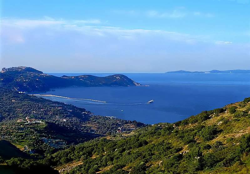 Κύμη - Εύβοια
... στο βάθος η Σκύρος

Καλό Σαββατοκύριακο σε όλους!