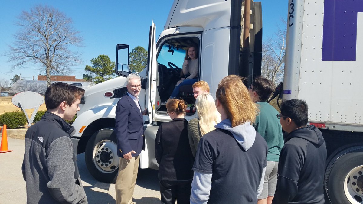 KimAdkinsHHS's tweet photo. Today Haleyville High School Driver Ed classes learned about sharing the road with trucks. Thanks, Richard Pratt and the AL Trucking Association! #hcssli https://t.co/FOyGZMOhec