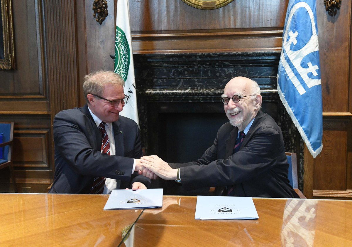 AKUISMC's tweet photo. Exciting news! @Columbia University’s Middle East Institute in New York and @AKU_ISMC in London have signed an agreement at Columbia University to mark the launch of their dual master’s degree. https://t.co/U2wU7oBwGM…
#dualdegree #edchat #globalprogrammes #AKU_ISMCDualDegree https://t.co/Dv8J907hUK