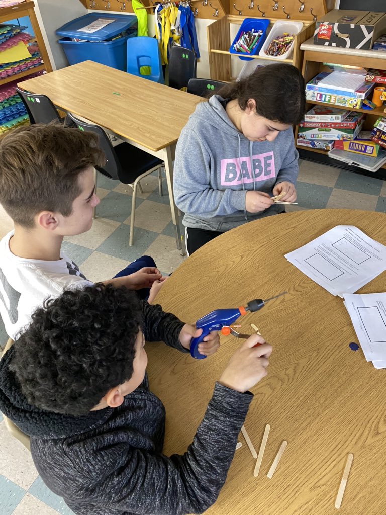 MissBFuerth's tweet photo. A great day at @williamdavisps creating robotic arms with the Grade 8’s in @Nicpala class. @LEADUWindsor https://t.co/g1jCXHAiJv