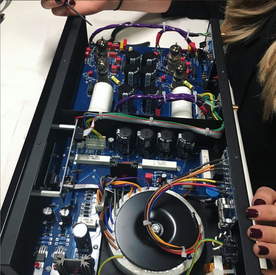 manleylabs's tweet photo. All phono stages are not created equal.
#Repost πβπΈπ₯π Upscale Audio SoCal
More Chinookπ
https://t.co/vvJ7tNsuZR
#manley #manleylabs #tubesrule #upscaleaudio #manleychinook #tubephonostage #vinyl #turntable #hifi #hifidelity https://t.co/Ix8puAxU8M