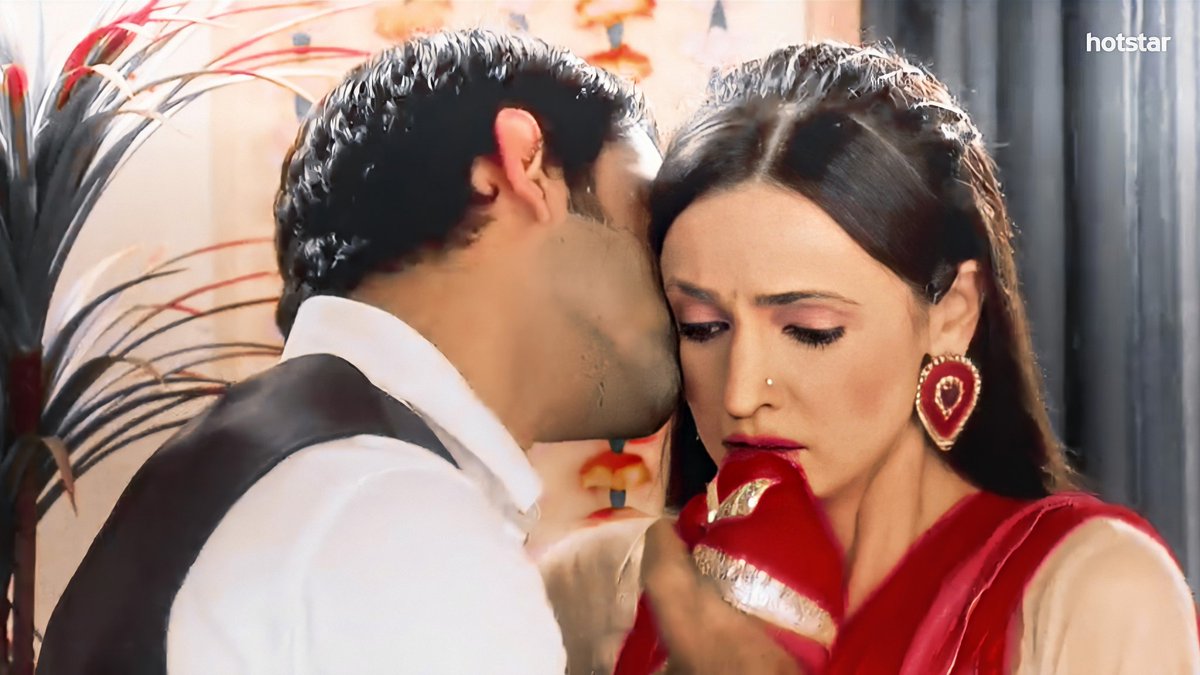 A: ❝Jo main karunga, kya tum woh kar paogi?❞ K: *nods*A: ❝lagi shart?❞And the next thing we see is..  #SanayaIrani  #BarunSobti  #IPKKND  #IPKKNDRewind